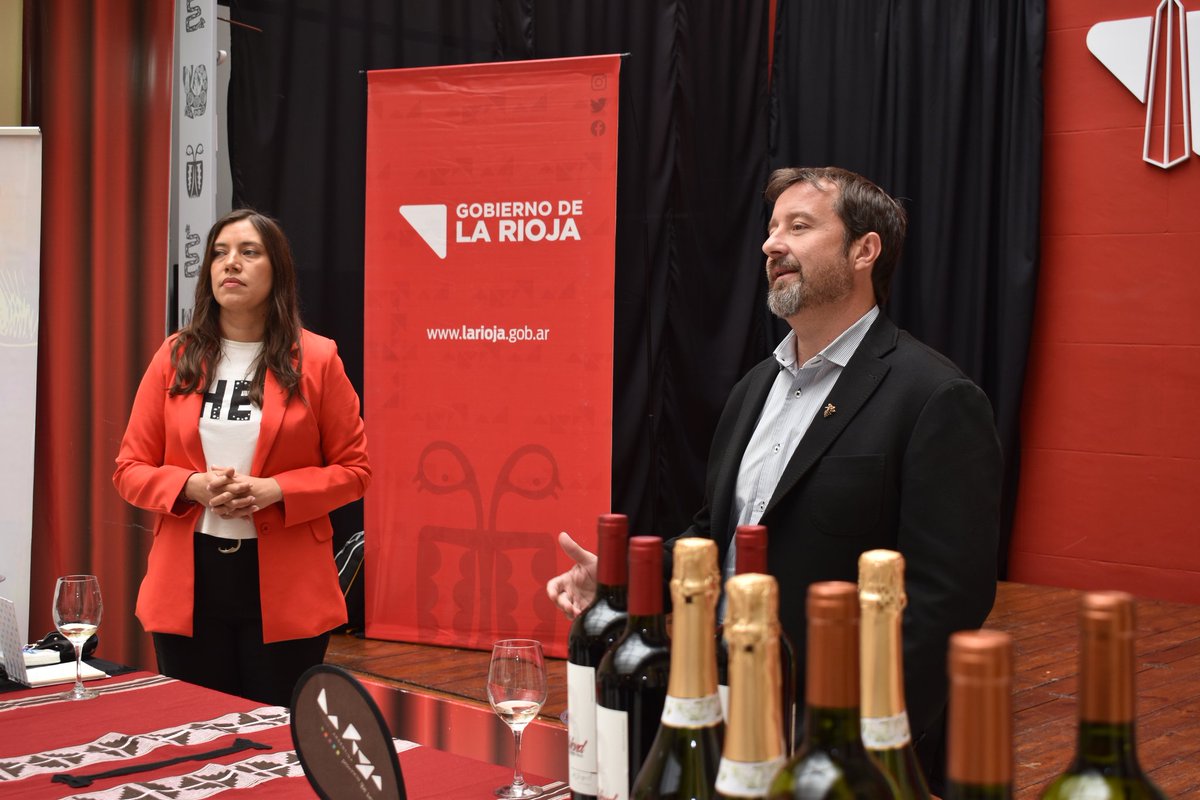 La Ruta del Torrontes Riojano, un itinerario en el q confluyen producción agroindustrial y turismo, desarrollado en torno de la cadena del vino, desde el viñedo hasta el consumidor. La Ruta del vino en La Rioja tiene nombre propio: el de la única cepa autóctona argentina.