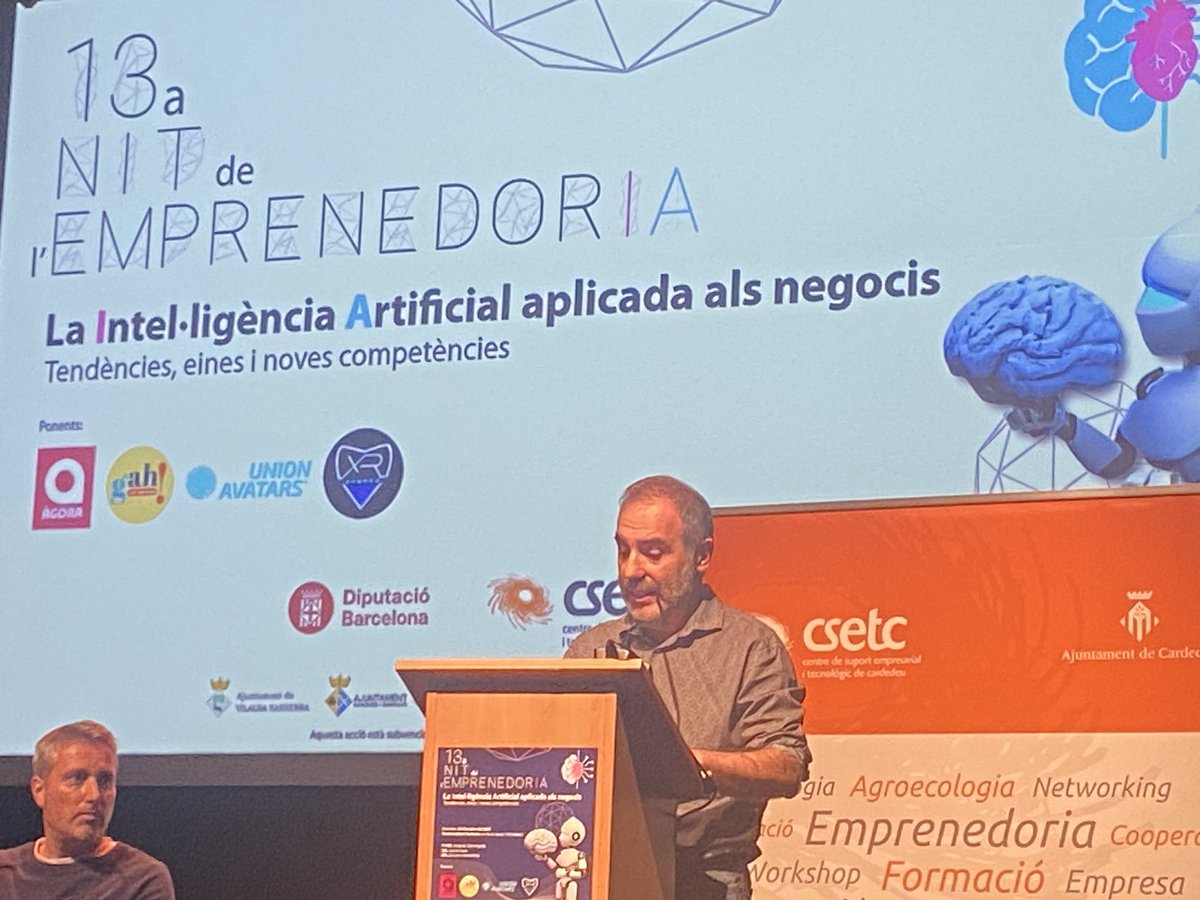 csetc's tweet image. El Sr Victor Serrano Regidor de Desenvolupament Local, comerç i Turisme dona la benvinguda a les persones assistents a la #13nitemprenedoria i destaca la importància de la #inteligenciaartificial pels negocis en procesos d’automatització, en la presa de decisions.