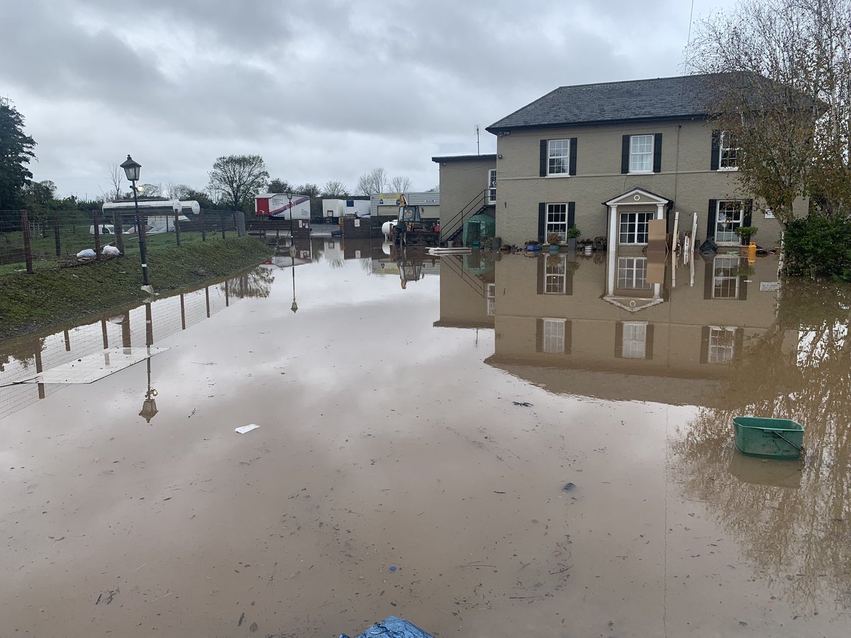 omainnintomas's tweet photo. Families dealing with #floods in east Cork today after #StormBabet
Areas outside of #Midleton badly affected. 32 out of 34 houses in one estate #flooded in #Mogeely https://t.co/WR9QzBVvos