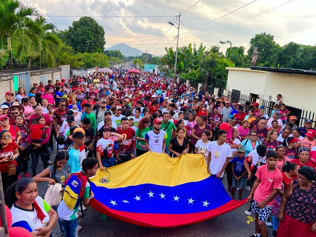 El Pueblo noble de la parroquia Sarare del municipio Simón Planas, en el estado Lara, se volcó a las calles en una gran marcha patriota en respaldo a la Paz y el bienestar social de todas y todos.