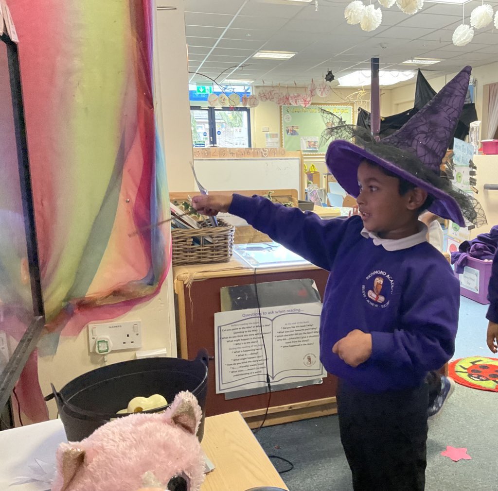 After that we made our own special wands for all of our spells just like Winnie the Witch 🪄