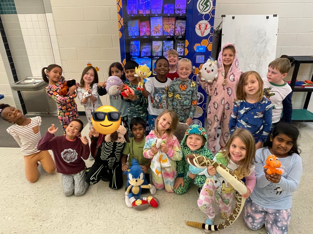 We’re wearing jammies and buddied up with a stuffy @ShortPumpES to share how we’re kind online. Post your work to the @MicrosoftFlip link in @Schoology! @HCPS_Innovates #DigCitWeek