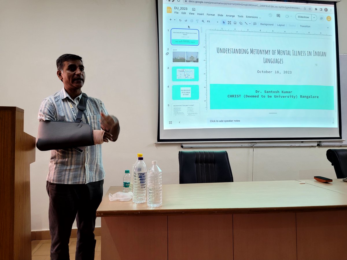 tanmoylinguist's tweet photo. Santosh Kumar delivering a talk on "Understanding metonymy of mental illness in Indian languages" in the department of Linguistics, University of Delhi on 18th October. #delhiuniversity #mentalillness  @SAH_SANTOSH https://t.co/JEI8wPEH00