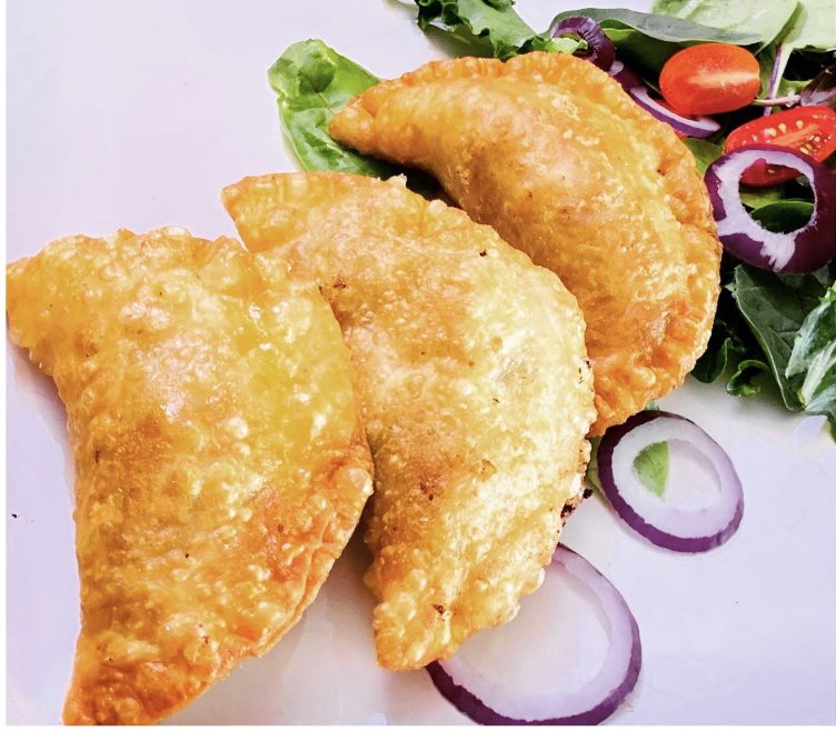 Dinner at 1021 Clarendon tonight 5-7:30 pm  #currypuff #lumpia  onboard🚚💥