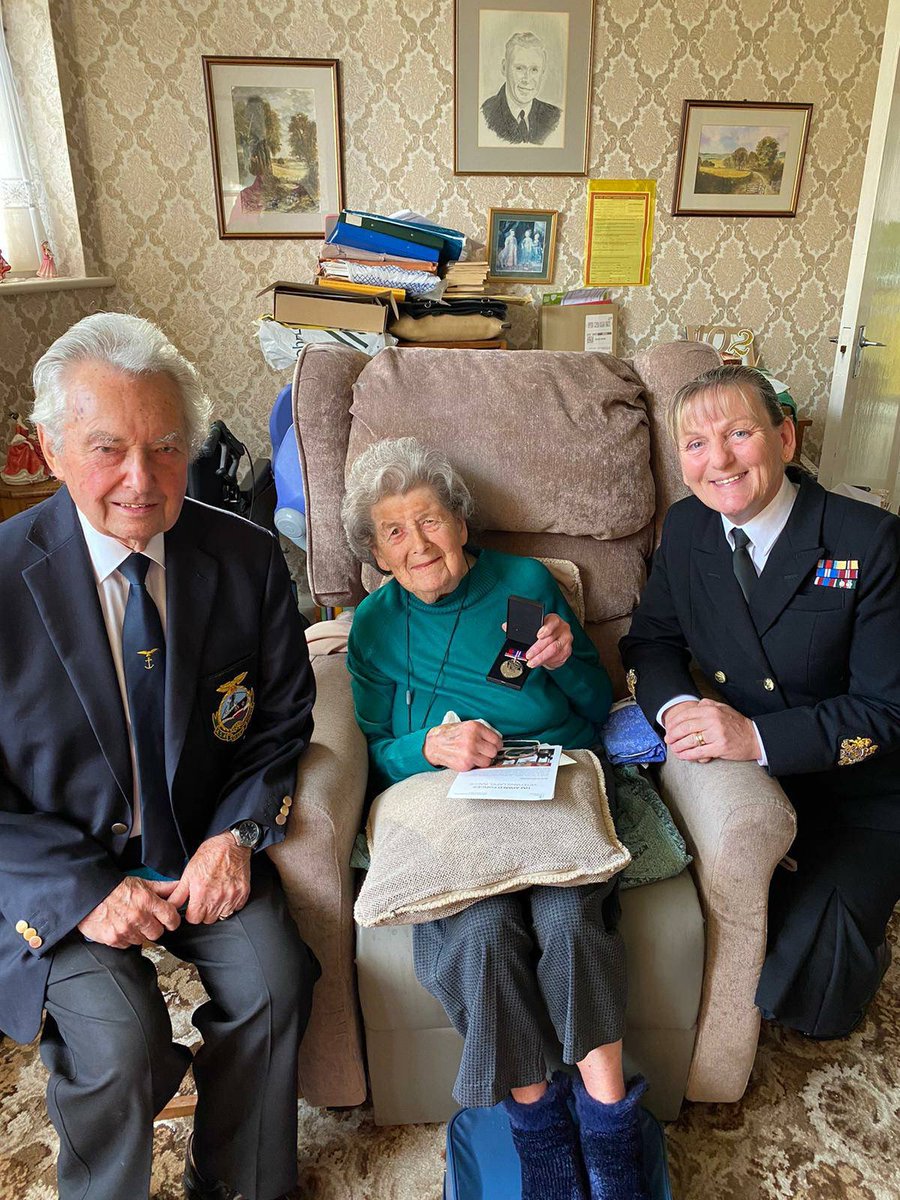 CdreRBellfield's tweet photo. Some days in uniform in the @RoyalNavy are wonderful. WO1 Janice Scott presented 102 year old ex-Wren Beryl Boyes with her birthday card, WW2 medal and Veterans Badge! Beryl served Apr 42 to Nov 45, a torpedo armer at Portland. An amazing person! @RAdmJudeTerry @MartinJConnell https://t.co/Qk33Y26BTd
