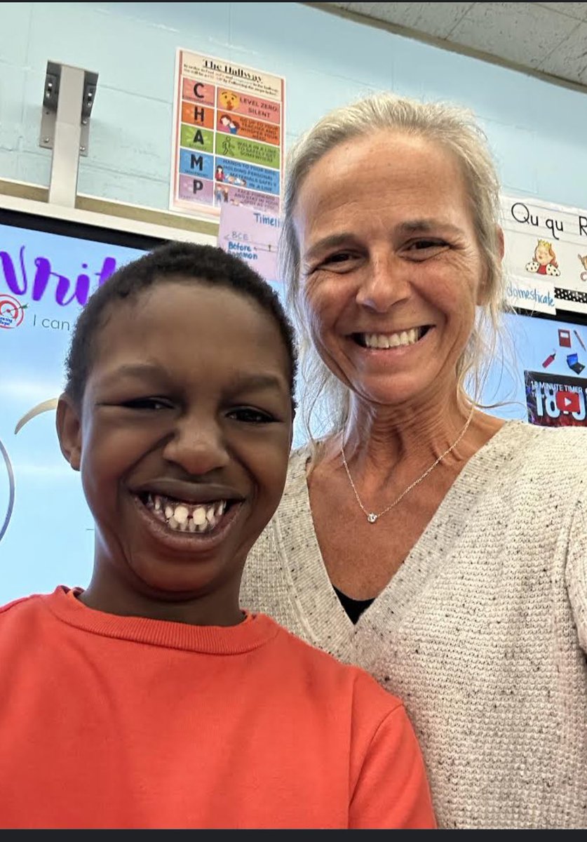e_libretto's tweet photo. ✨O U R BRILLIANT S C H O L A R & W O N D E R F U L ADMINISTRATION joined together today in ROOM 20 for W R I T E R S W O R K S H O P ✨ @OSchoolsPR @OceansideSch2 #ResearchUnit #thisiswherethemagichappens https://t.co/yvuUeQDQ78