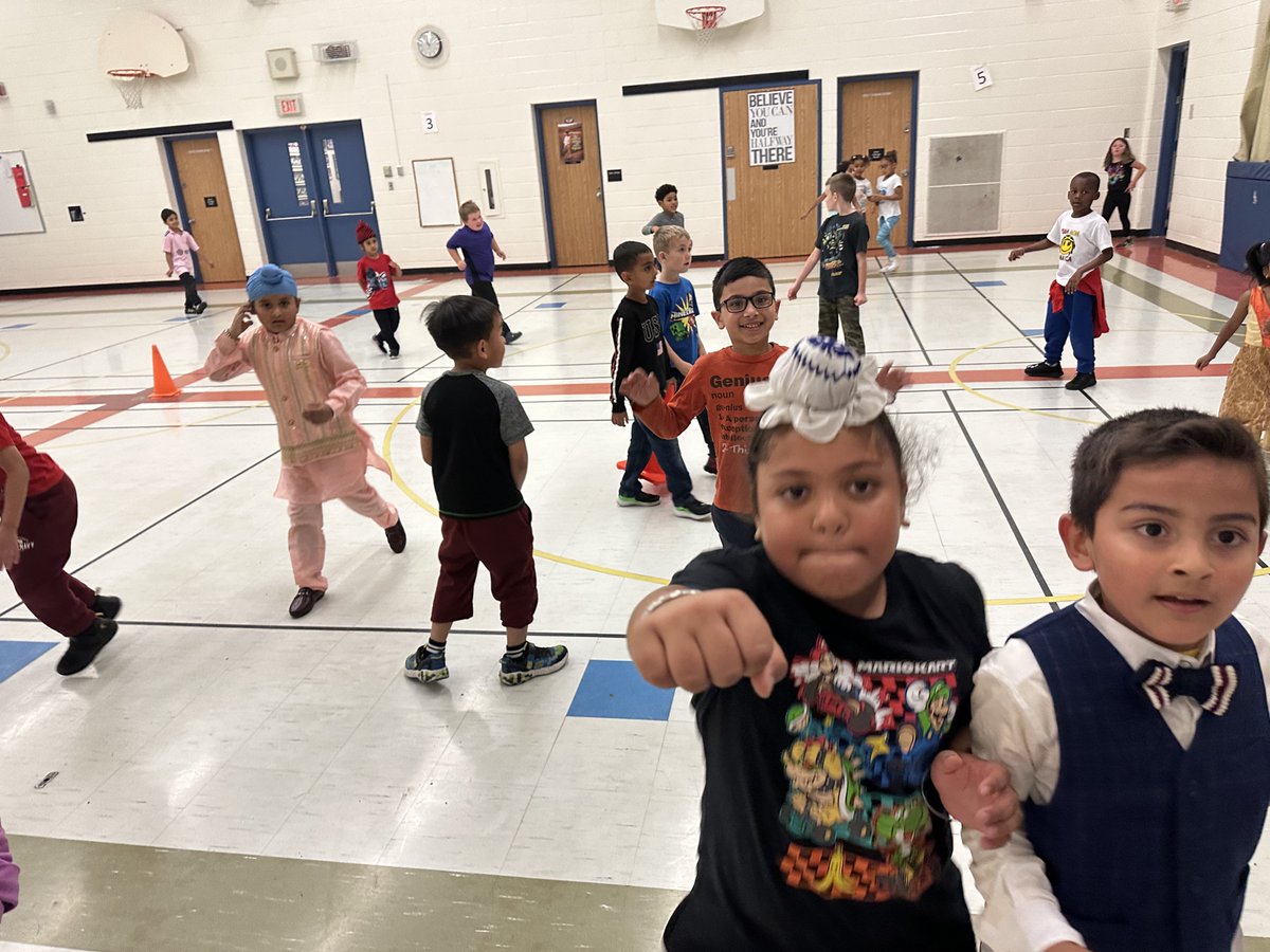 HamidsPE's tweet image. Day 1 means Grade 1 Intramurals🙏 

Shoutout and a BIG Thank You to Ms. Rego for the fun and games! 

Grade 1’s can’t stop talking about the fun and excitement they all had during this rainy day! #FunInTheGym #Intramurals #SomersetFam #ThankYou