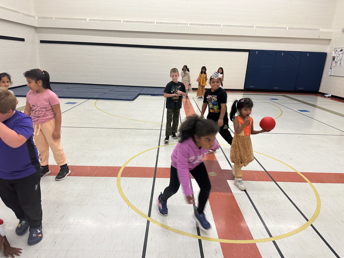HamidsPE's tweet image. Day 1 means Grade 1 Intramurals🙏 

Shoutout and a BIG Thank You to Ms. Rego for the fun and games! 

Grade 1’s can’t stop talking about the fun and excitement they all had during this rainy day! #FunInTheGym #Intramurals #SomersetFam #ThankYou