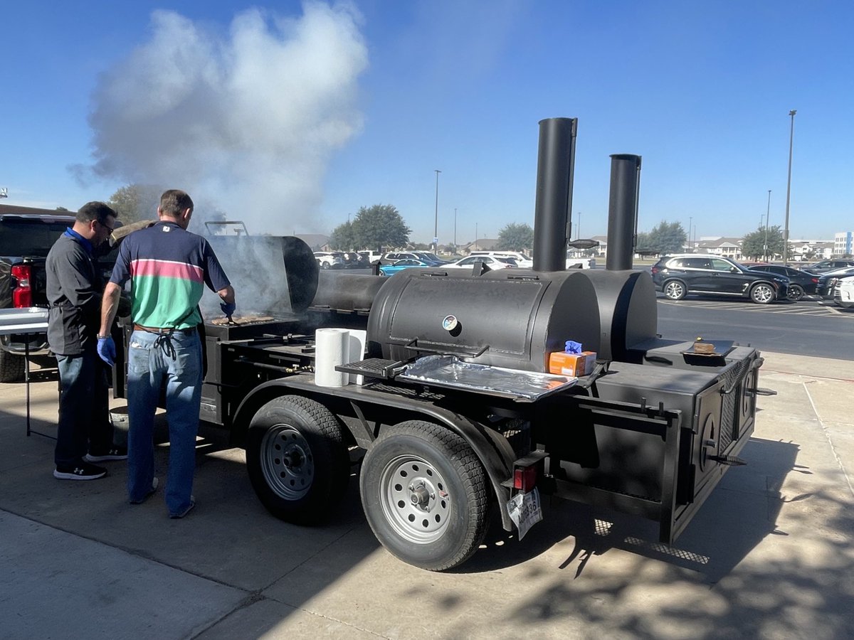 DrSDHoward's tweet photo. It’s principal appreciation month, and our ⁦@Midland_ISD⁩ team is preparing burgers for them today! Beautiful weather, great cooks, and outstanding principals who will be here soon! https://t.co/rL8hjweSi0