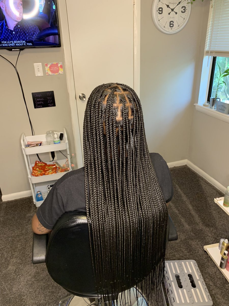Hairpluganna's tweet photo. Clean parts + Neat braids ❤️
Hair is included with all braid styles ✅ click the link in my bio for booking ⬅️ #ssu #gsu #scad https://t.co/KmaSwvdUOj