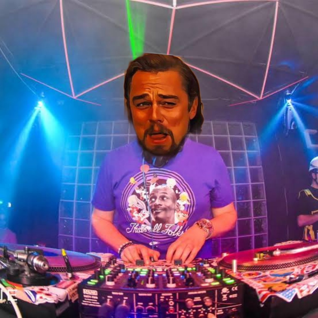 sagarcasm's tweet photo. DJ playing Dil Dil Pakistan after Pakistan lost their 9th wicket https://t.co/HM8xsiNM9T