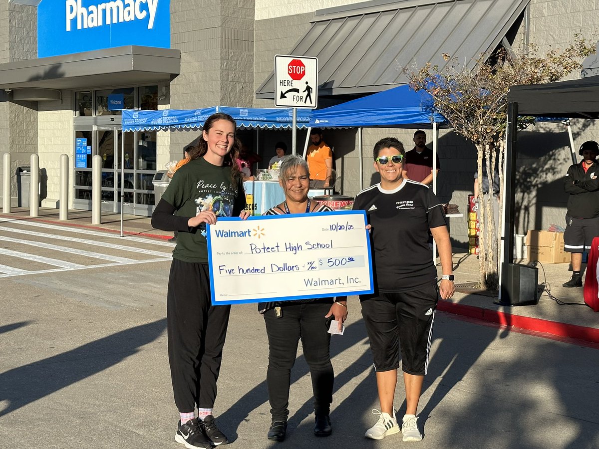 We had a great time helping the Walmart Neighborhood Market celebrate their Grand Re-Opening today! Thank you Walmart for your donation to the Pirate Band!
#gopirateband