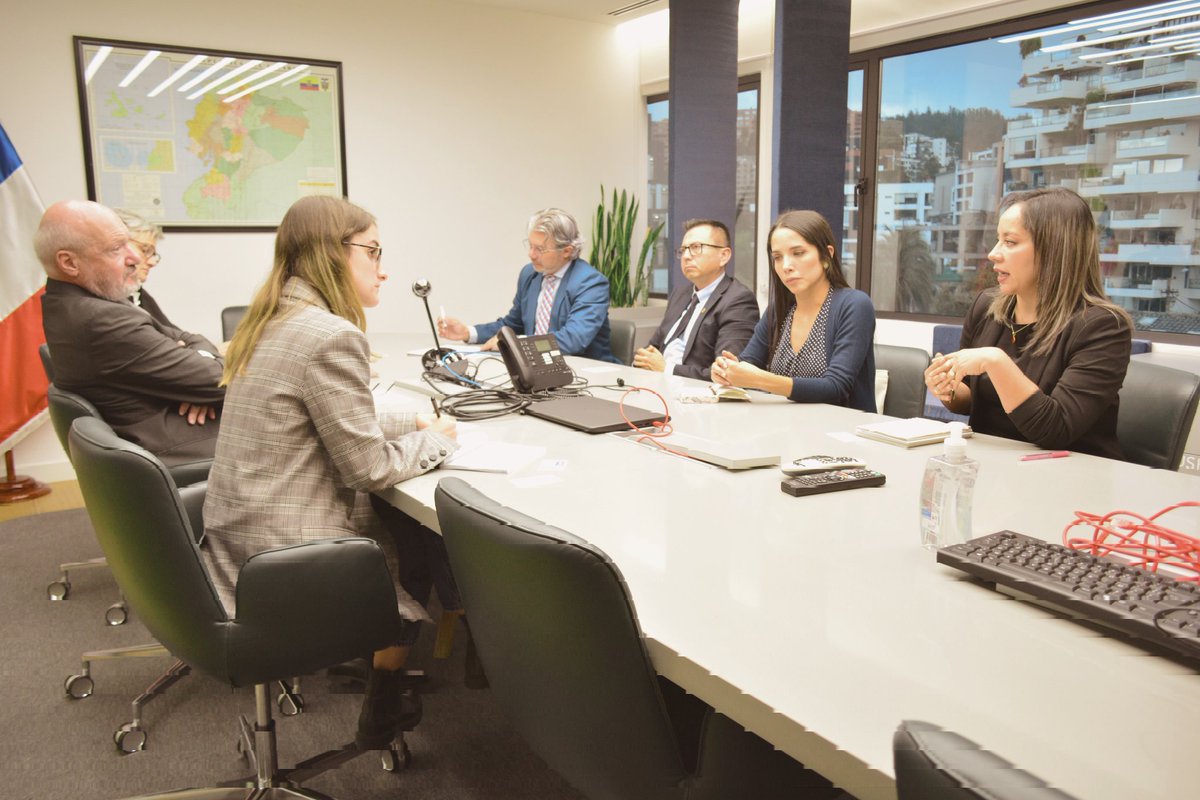 utpl's tweet photo. 🤝 Relacionamiento Institucional #UTPL |  Recibimos la visita de la Embajada de Alemania 🇩🇪

Luego de este encuentro, finalizamos con éxito una semana dónde nos reunimos con diferentes representantes de embajadas internacionales 🌎 con quiénes mantuvimos acercamientos y discutimos sobre proyectos futuros 👏✍️