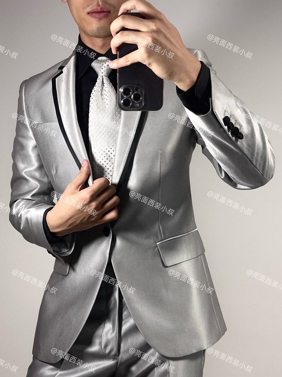 Shinysuit_man's tweet photo. 好像喜欢的人不多👀😤
#suit #suited #Shinysuit #suitandtie #suitplay #menatplay #suitsup https://t.co/qUUTmLzJnR