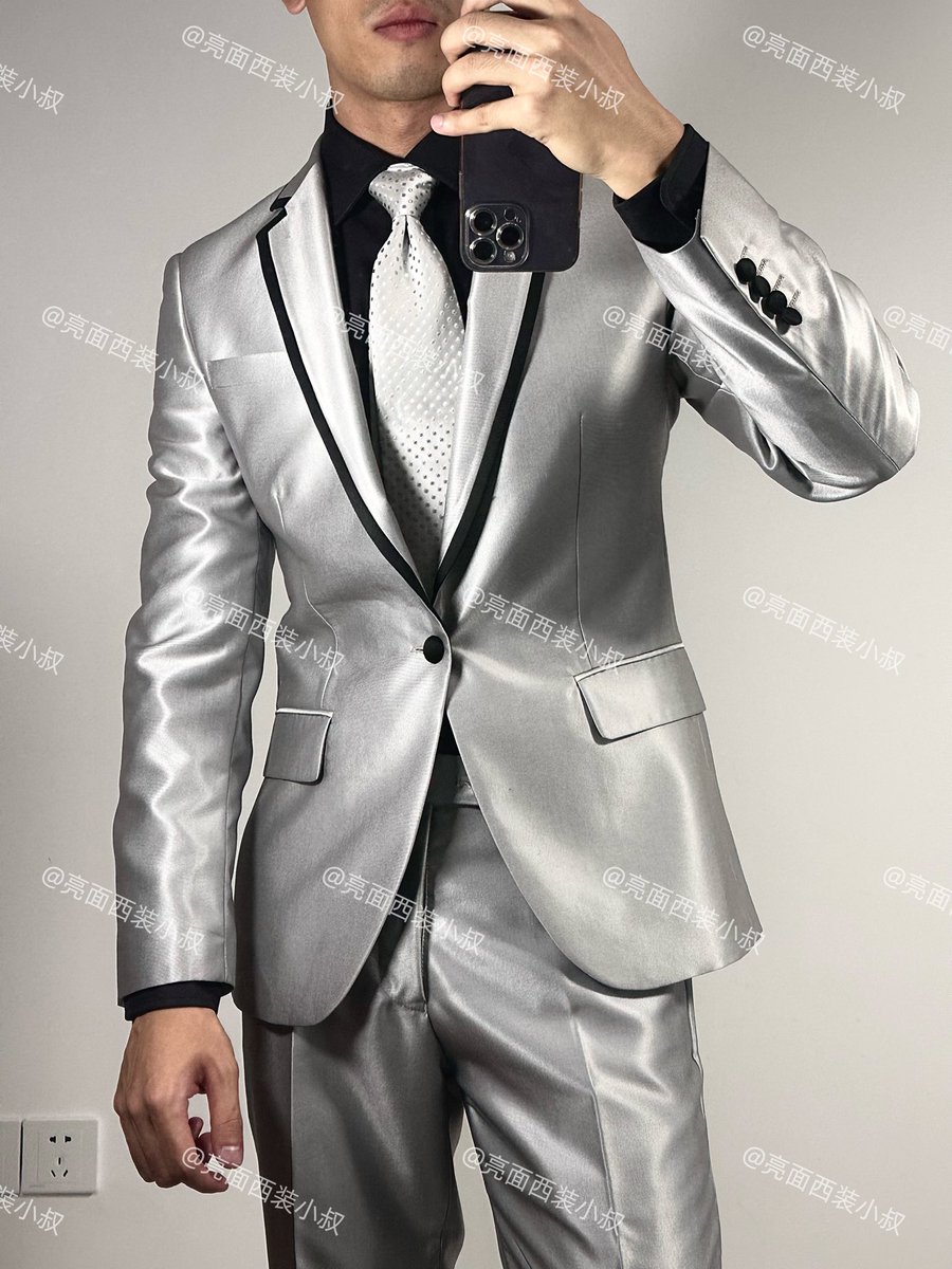 Shinysuit_man's tweet photo. 好像喜欢的人不多👀😤
#suit #suited #Shinysuit #suitandtie #suitplay #menatplay #suitsup https://t.co/qUUTmLzJnR
