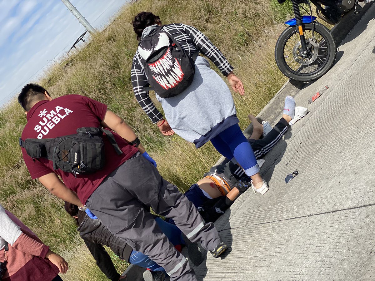 zamoranogerman's tweet photo. Compañero biker caído en periférico zona cuautlancingo en sentido a VW @aztecapuebla @JCarlos_Valerio @laredcincoradio https://t.co/ehp7jl3keT