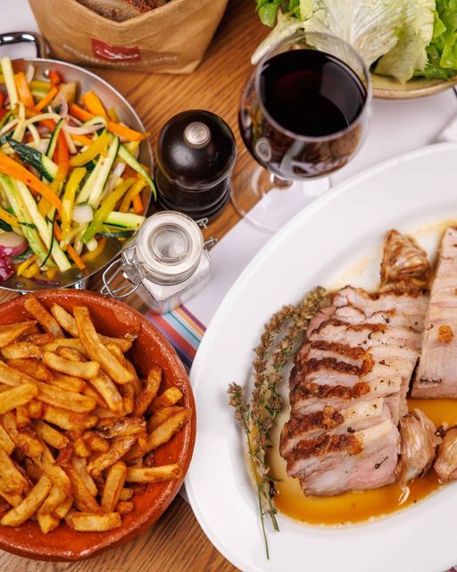 Ouverture exceptionnelle du #JGOParis ce samedi 21/10 à midi ! Le moment idéal pour commander un délicieux plat de viande à partager entre amis ou en famille 
📷 Nathanaël Mergui Photographe
#restoparis #paris #parisrestaurant #parismaville #restoviandeparis