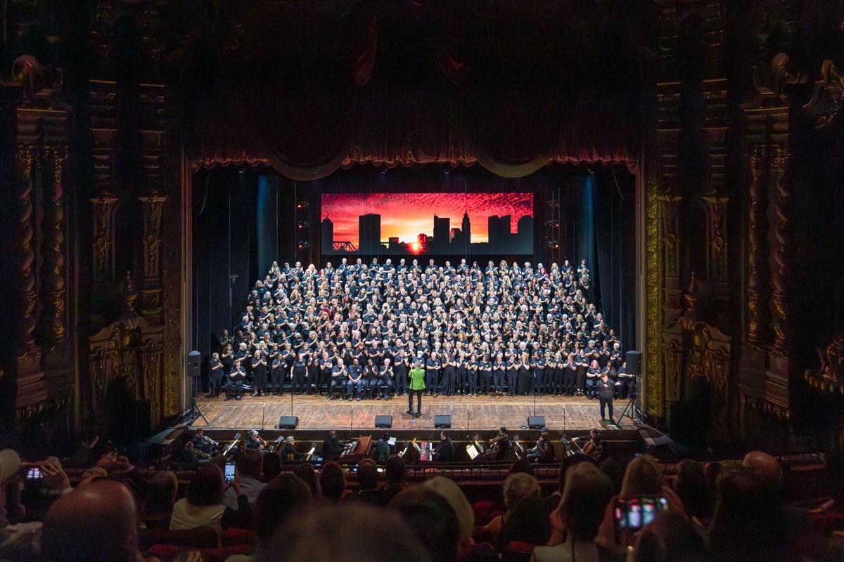 AndySpessard's tweet image. I am extremely honored that 50 pieces of my artwork were selected as the stage backdrop for last night’s performance at the Ohio Theatre, with a wonderful group of people, and an inspirational message from the Harmony Project. ❣💕☺💕❣ #harmonyproject