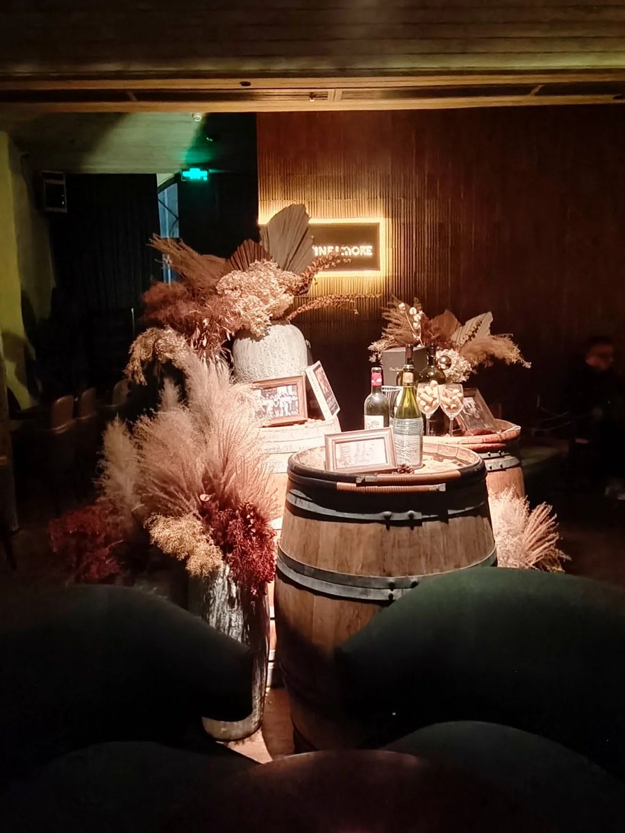 unclelongneck's tweet photo. I'm going to get a little drunk tonight at a lovely wine bar😍🍷 https://t.co/u4mNFWWiGR