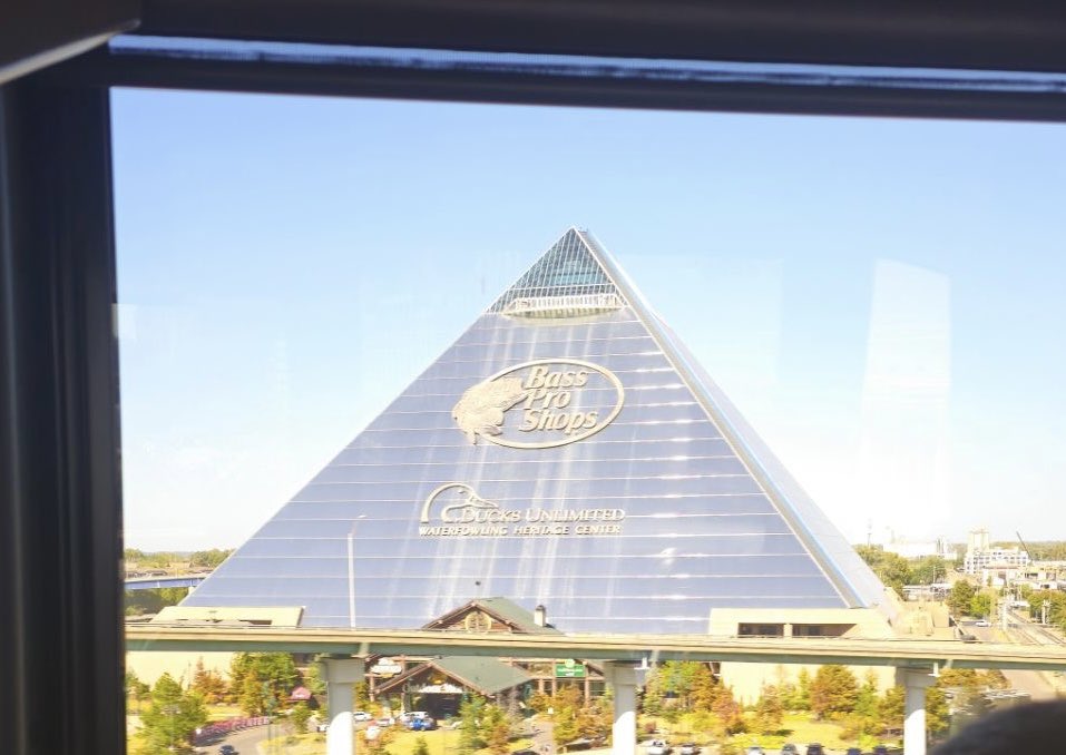 FMBus4's tweet photo. Passed a National Monument today 🤯🎣 https://t.co/bHX12hFWRJ