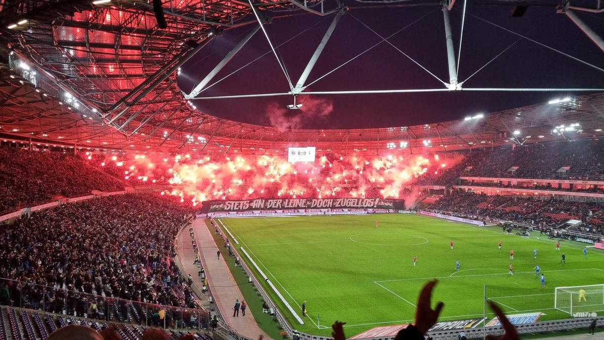 fanszenen_eu's tweet image. Hannover vs Magdeburg 🔥 20.10.2023

🔥🧨🔥

#fanszeneneu #fanszene #h96fcm #h96 #hannover96 #ultrashannover #2bundesliga #ultras #pyroshow #pyrotechnikistkeinverbrechen #nopyronoparty 

📸 Blau Weiß