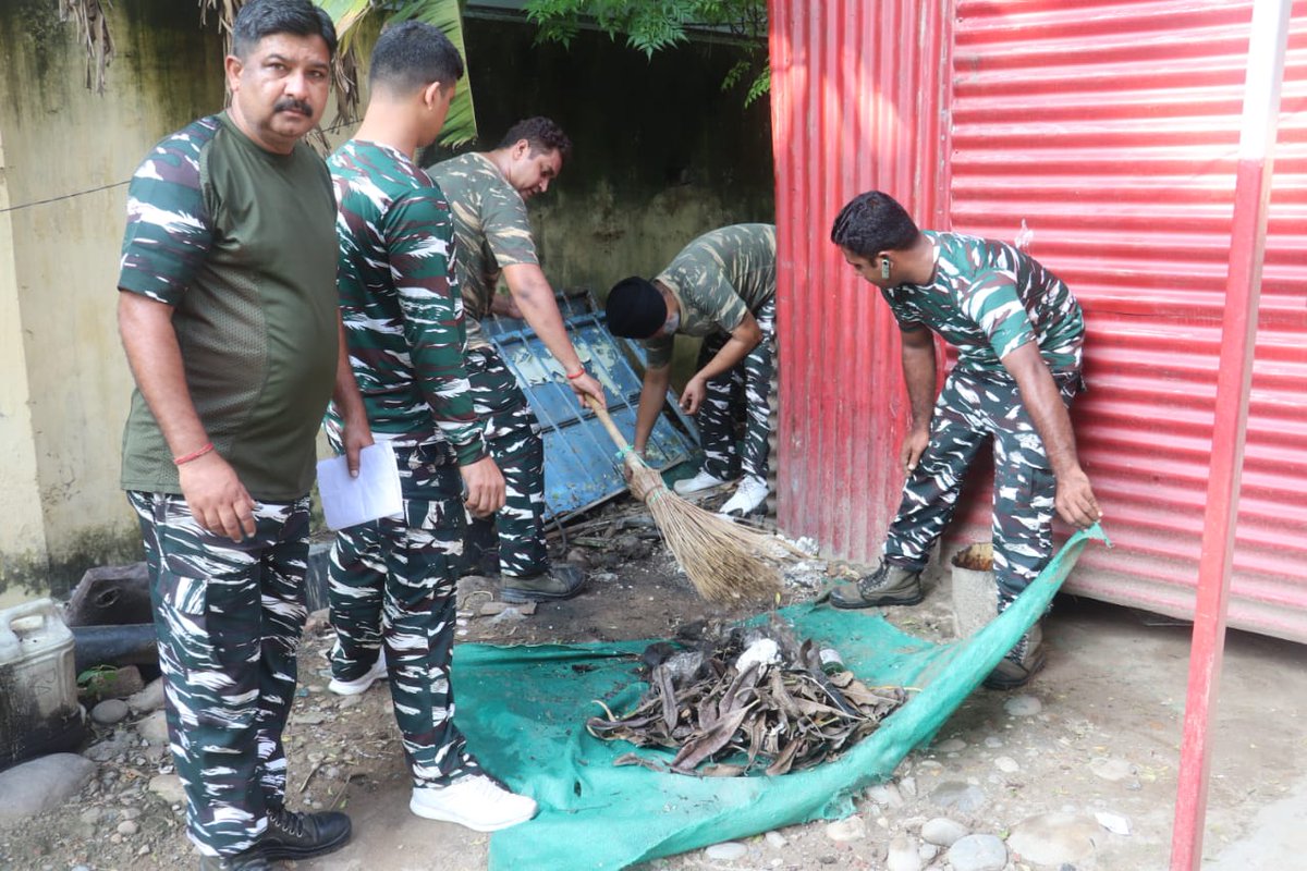 160BNCRPF's tweet photo. Special Campaign 3.0, Personnel of 160Bn CRPF  Enthusiastically participated in cleanliness Drive at Camp Location #SpecialCampaign3 #SwachhtaHiSeva @PMOIndia @HMOIndia @PIBHomeAffairs @crpfindia @jammusector @WSCRPF2016 https://t.co/mH4Oui1JSZ
