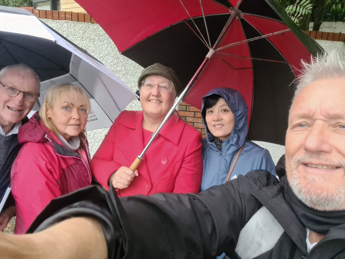 BradyLucan's tweet photo. Out and about in the rain at Willsbrook, enjoying the fine soft Irish weather ☔️🌫️😎. Thank you for taking the time to chat to me and for sharing your concerns and priorities. #FocusLocal #FocusLucan
My focus is local, my focus is Lucan https://t.co/sp69LQXMeb