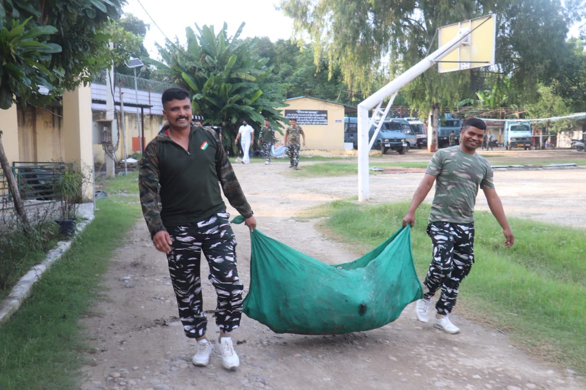 Special Campaign 3.0, Personnel of 160Bn CRPF  Enthusiastically participated in cleanliness Drive at Camp Location #SpecialCampaign3 #SwachhtaHiSeva <a href="/PMOIndia/">PMO India</a> <a href="/HMOIndia/">गृहमंत्री कार्यालय, HMO India</a> <a href="/PIBHomeAffairs/">PIB - Ministry of Home Affairs</a> <a href="/crpfindia/">🇮🇳CRPF🇮🇳</a> <a href="/jammusector/">jammu sector crpf</a> <a href="/WSCRPF2016/">WESTERN SECTOR CRPF</a>