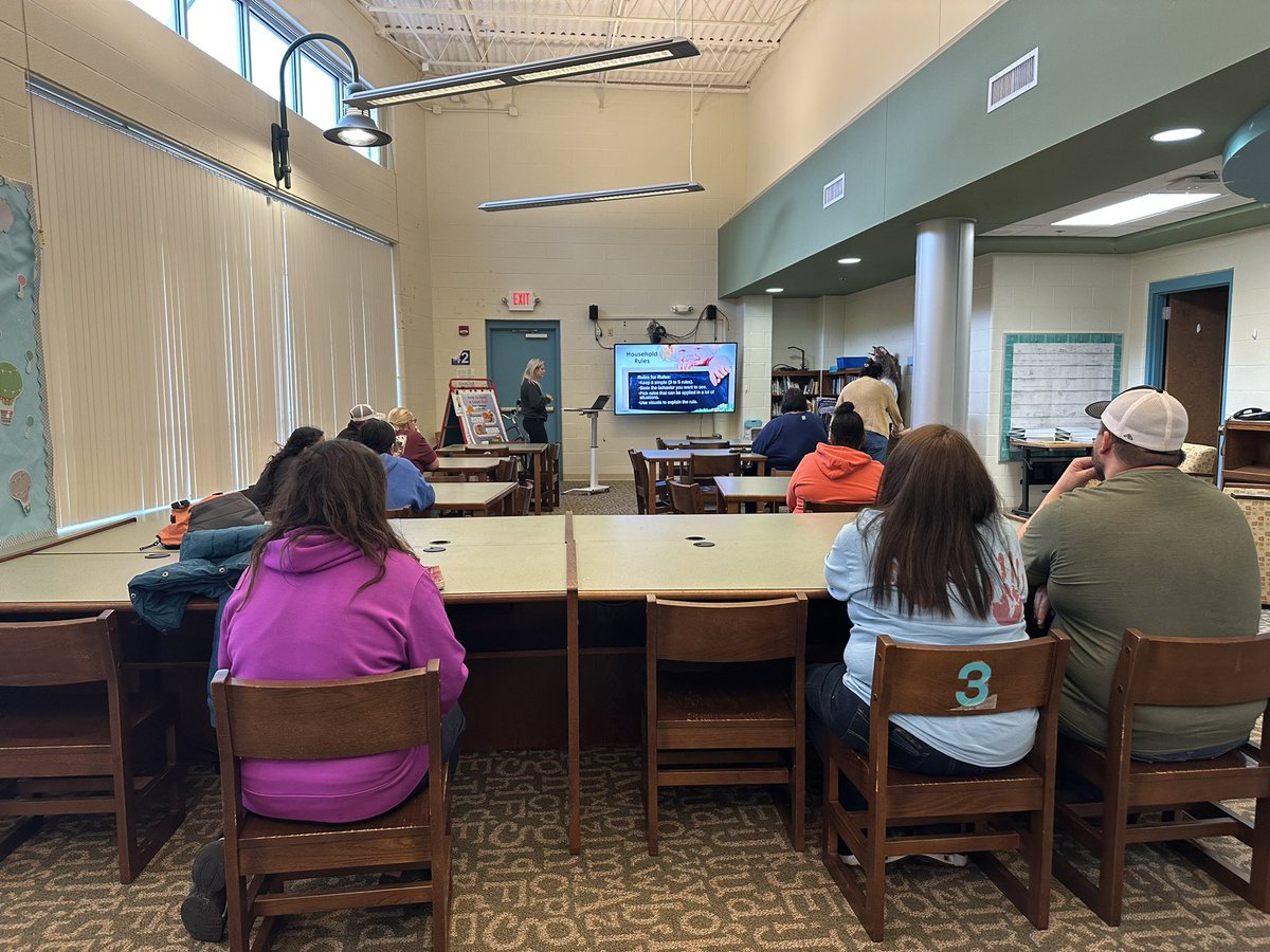 SimpsonCoRTC's tweet image. Positive Solutions for Families at FES! We loved getting to discuss rules, expectations and schedules in the home! Remember, consistency is key! #pyramidmodel #positivesolutions #ncpmi