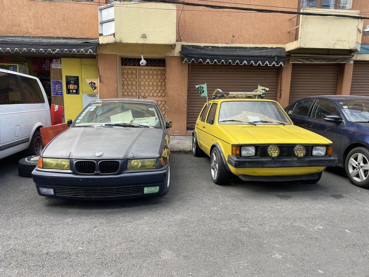 iPandorinni's tweet photo. Hola @UCS_GCDMX quiero reportar todos estos vehículos estacionados en la calle donde vivo que tienen mas de un mes de abandono para que los lleven al programa de chatarrización, por favor. https://t.co/whoTa6COiG