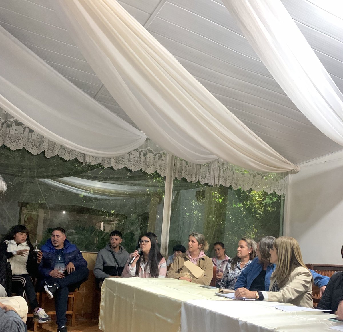 CamiLopezMendez's tweet photo. La @CDJsanjose continúa con el ciclo de sesiones descentralizadas tan necesarias para llegar a cada rincón de nuestro departamento. 
Además, quedó conformada la comisión municipal de jóvenes de CDP, un gran paso para que se sean partícipes de su localidad en primera línea. https://t.co/GFlq9Q6fLh