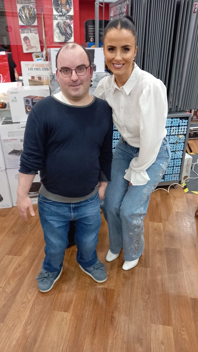 AnthonyShannon2's tweet image. Got the chance to meet the absolute delight that is
@LisaMcHughx today!! 1 of my favourite singers ever. Also got a signed copy of new album Watch Me - good luck with it Lisa - hope its a massive success. Would love to finally see Lisa live in concert