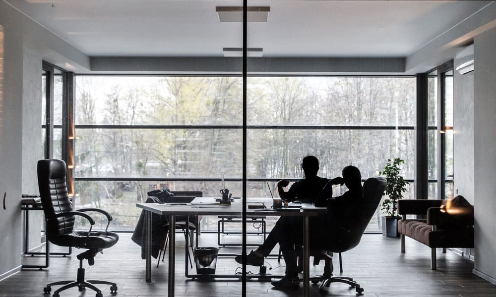 AhlanAhlanBro's tweet image. Navigate the world of distributed leadership with this comprehensive guide by @CEOWORLD magazine: oal.lu/ne5FG #Leadership #DistributedTeams