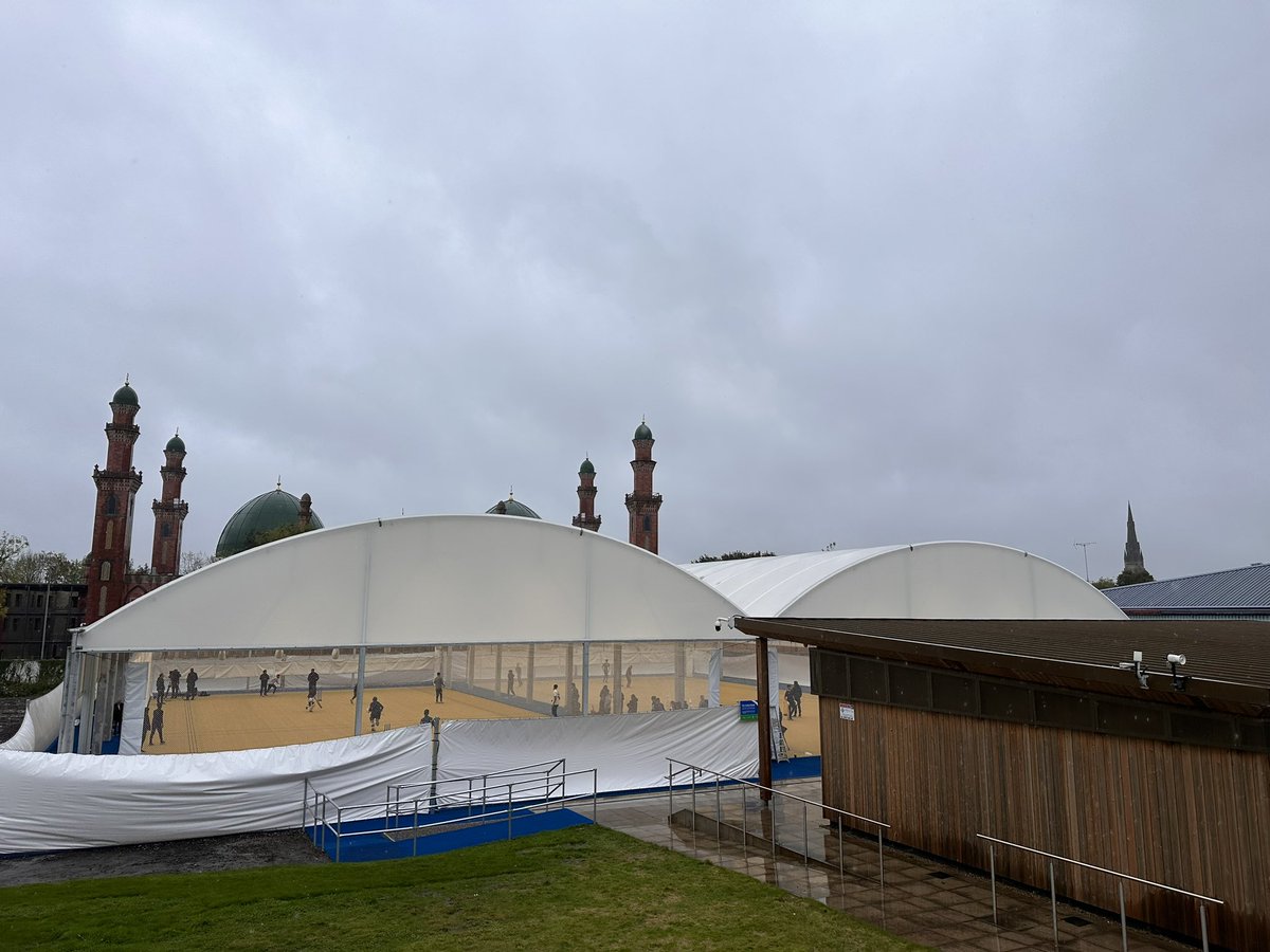 JamieRaynor's tweet photo. Was brilliant to be at Park Avenue cricket ground in Bradford today for the official opening of a new state-of-the-art, all-weather cricket dome.

The first of its kind in the country, costing the ECB and Bradford City Council £1.5million. 

#YCCC #BBCCricket @BBCWYS https://t.co/hGNfS6GHmp