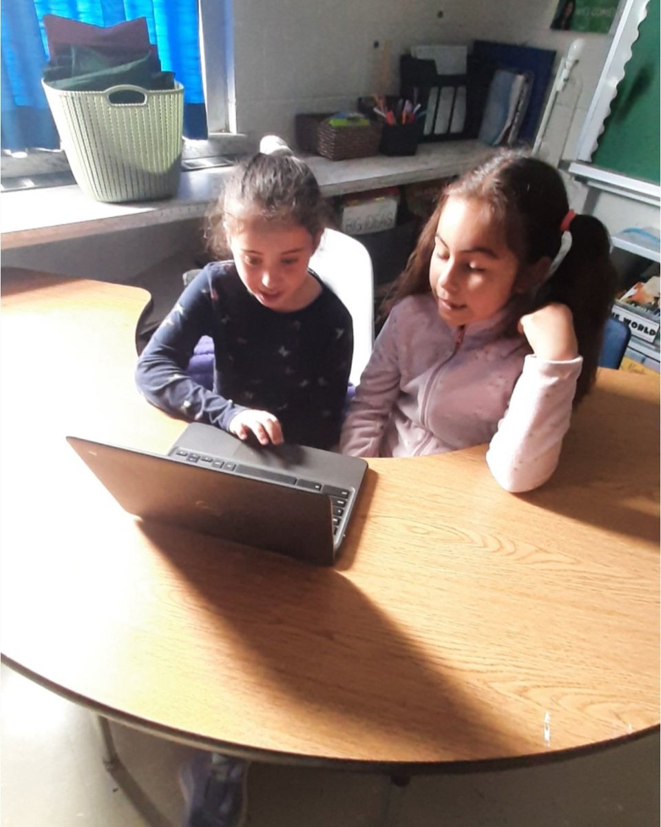 MissB_Polson's tweet photo. We love our big buddies ❤  @PolsonPark_LDSB https://t.co/Fg7z0HvfGa