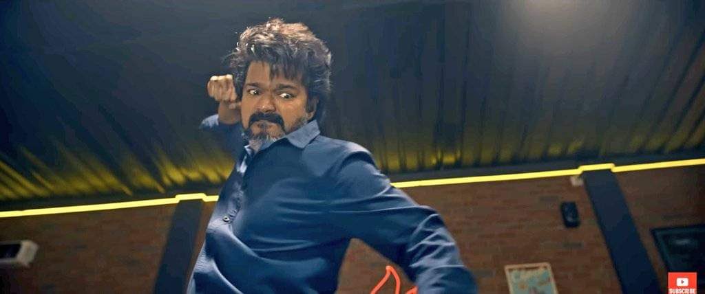 AKjaiii's tweet photo. யாரெல்லாம் note பண்ணீங்க..... இந்த shot backgroundல "உருட்டி போட்டு அடிக்காம ஆமை ஓடு ஒடயாது"னு வரும்😂

 தெரிஞ்சு வெச்சாங்களா தெரியாம வெச்சாங்களானு தெரில but நான் மட்டும் தனியா சிரிச்சிட்டு இருந்தேன் 🔥😂 https://t.co/IJ2YVWxwVB
