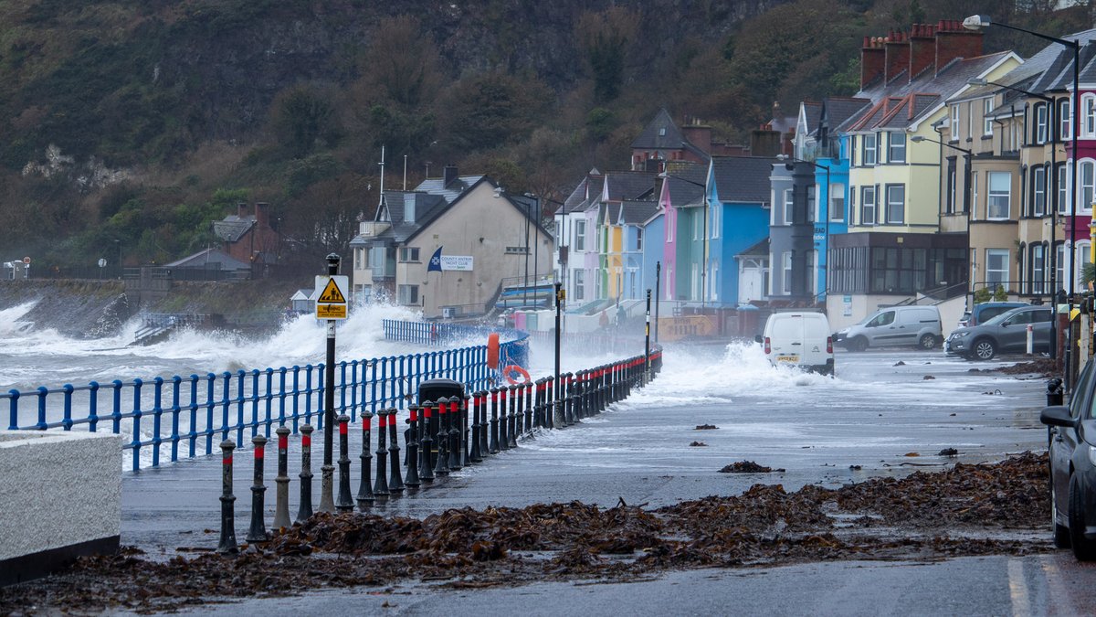 purplebee's tweet photo. 📷📷 Embracing the fury of the sea at Whitehead! @barrabest  @WeatherCee @angie_weather  @bbcniweather https://t.co/f9lW6tgJ8k