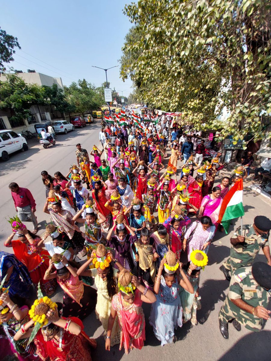 "મેરી માટી મેરા દેશ" અભિયાન અંતર્ગત કલોલ તાલુકામાં અમૃત કળશ યાત્રાનું આયોજન કરવામાં આવ્યું.
<a href="/CMOGuj/">CMO Gujarat</a> <a href="/DDO_Gandhinagar/">District Panchayat Gandhinagar</a> <a href="/CollectorGnr/">Collector & District Magistrate, Gandhinagar</a> <a href="/AmitShah/">Amit Shah</a> <a href="/AmitShahOffice/">Office of Amit Shah</a> <a href="/InfoGujarat/">Gujarat Information</a> <a href="/monakhandhar/">Mona Khandhar IAS</a>