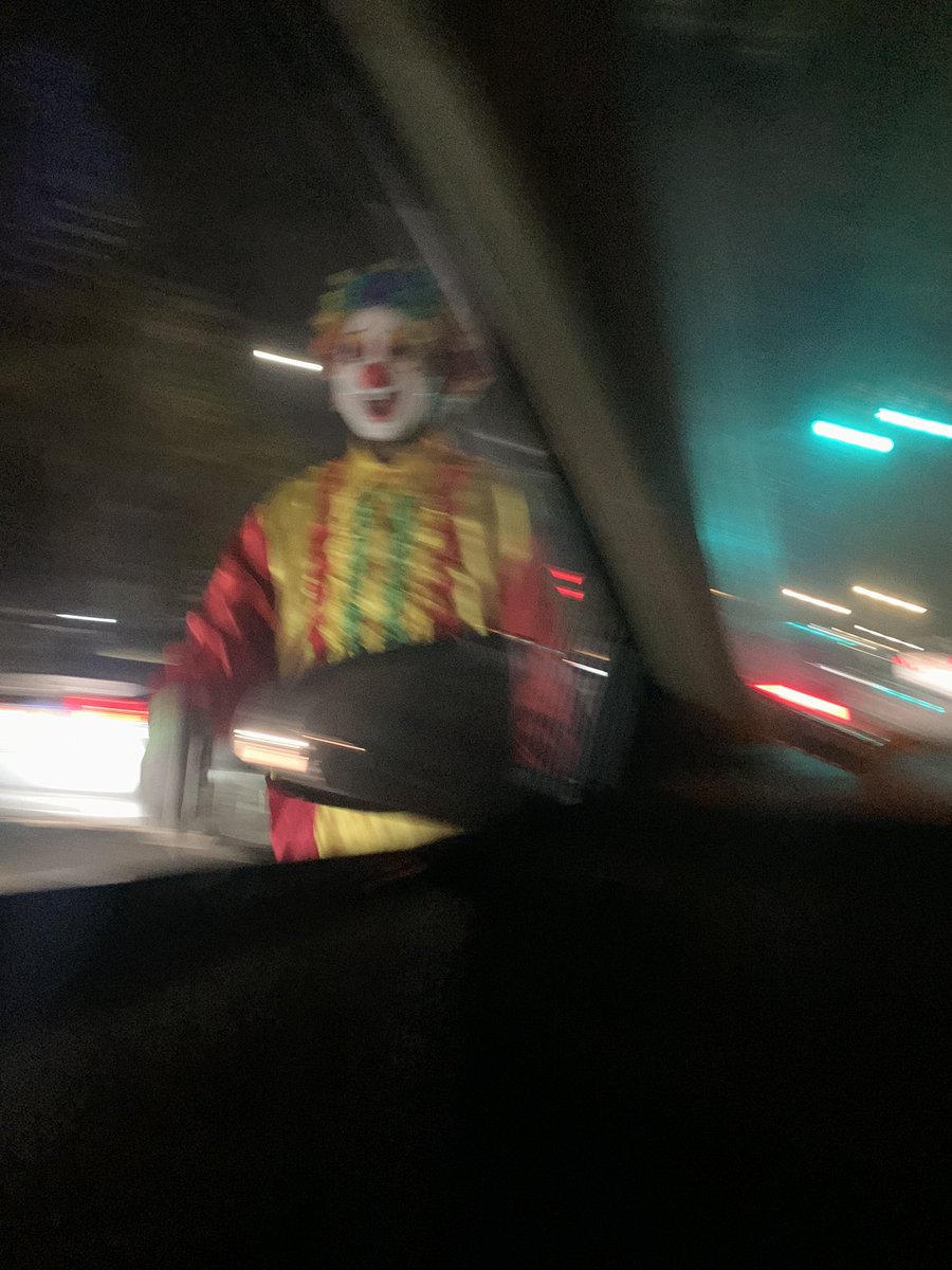 Saw this horrific clown on the ittehad signal. Helpp