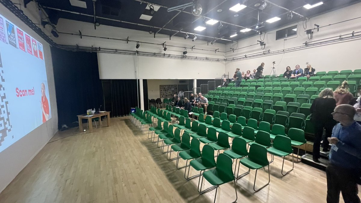 TeacherToolkit's tweet image. Did you know there are only ~90 sixth form colleges in England/Wales?

👏🏻 Thanks to the teaching staff at Colchester Sixth Form for allowing me to share ideas with you.

🔁 Developing formative assessment methods for the classroom. 

Wishing you a happy half term 🏖️

#TTkitCPD