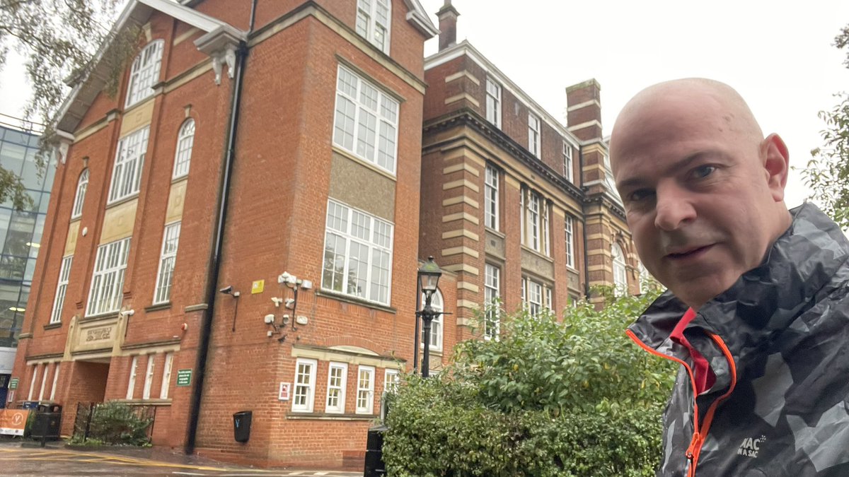 TeacherToolkit's tweet image. Did you know there are only ~90 sixth form colleges in England/Wales?

👏🏻 Thanks to the teaching staff at Colchester Sixth Form for allowing me to share ideas with you.

🔁 Developing formative assessment methods for the classroom. 

Wishing you a happy half term 🏖️

#TTkitCPD
