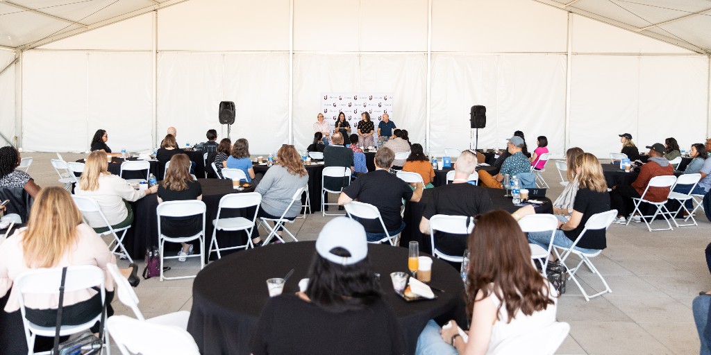 payscale's tweet photo. The #Compference23 Summit was a resounding success! 🎉
The event kicked off with our captivating #LetsTalkFairPay panel feat. @justwsports' @HaleyRosen, @IFundWomen's Elizabeth Eichhorn, Human First Leadership Advocate @PWolfe67, and @Payscale's @ruthmegan32. 🎤 https://t.co/QESVGNRvsg