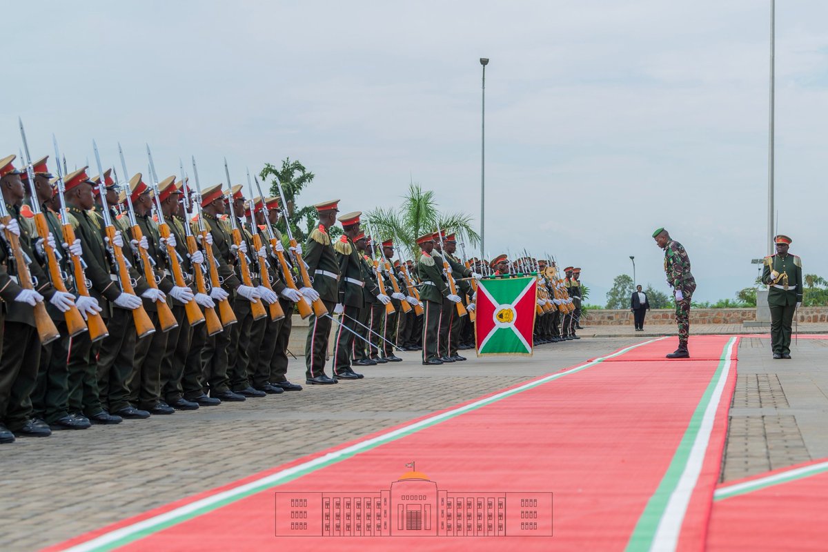 NtareHouse's tweet photo. Le Président de Transition de la République du #Gabon, S.E @oliguinguema, a été chaleureusement reçu ce 20/10 par le Président de la République du #Burundi, S.E @GeneralNeva, au Palais Présidentiel Ntare Rushatsi, où les deux Chefs d'Etats ont eu un entretien https://t.co/JYwQIF6x1U