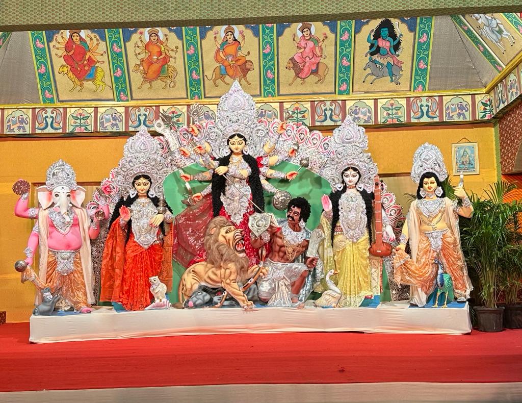 BombayDurgaBari's tweet photo. Ma Durga is here to bless us all 🙏

#DurgaPuja2023 #DurgaPuja #DurgaPujo #MaDurga #DurgaMa #Mahishasuramardini #MahaShashthi #Navratri #BengalisInMumbai #BombayDurgaBariSamiti https://t.co/sJ4NqpPDSs