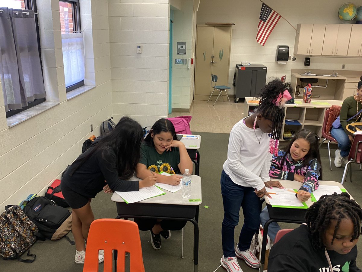 JamiMonahan9's tweet photo. Teaming up with teachers at @starkevcs and @BeachsideElem on Thursday🌟 Grateful to have an opportunity to model science lessons and engage with these young scientists! #teachersrock #explicitinstruction #taskalignment #questioning #collaborativestructures https://t.co/ItLp2qlrPs