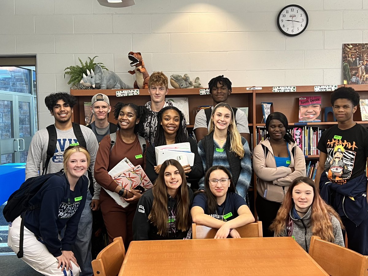 BattleAVID's tweet photo. We loaded up the small bus bright &amp; early this morning to celebrate our favorite #TrustyHuskies at their @AVID4College Binder Bash! It was so fun seeing our high schoolers celebrate organization skills and share their own binders with these all-stars. Keep it up, @AHLHuskies!! https://t.co/jc45T6FJUM