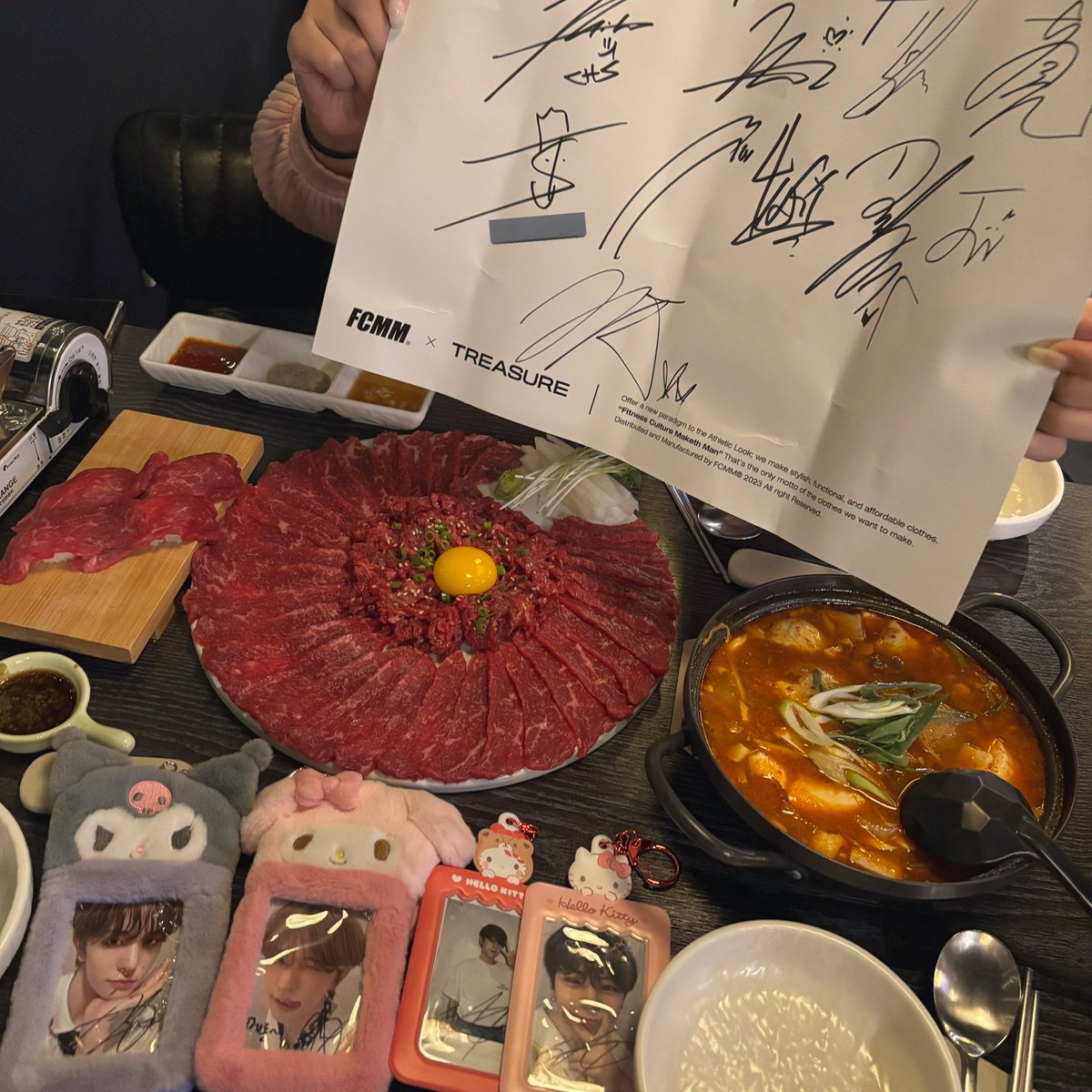 언제 우리가 한 그룹을 동시에 좋아할까?… 
그런 날이 오긴 하는 걸까?… 

💁 다들 에잇턴으로 통일 ㄱㄱ