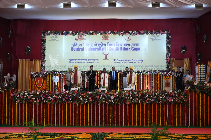#CUSB 3rd Convocation Ceremony graced by Hon'ble President of India Smt. Droupadi Murmu. Degrees were awarded to the students passed out in the year 2018, 2019 &amp; 2020 <a href="/PMOIndia/">PMO India</a> <a href="/dpradhanbjp/">Dharmendra Pradhan</a> <a href="/rashtrapatibhvn/">President of India</a> <a href="/ugc_india/">UGC INDIA</a> <a href="/AIUIndia/">Association of Indian Universities (AIU)</a> <a href="/EduMinOfIndia/">Ministry of Education</a> <a href="/PIB_India/">PIB India</a> <a href="/PIB_Patna/">PIB in Bihar</a> <a href="/AIRPatna/">AIR Patna आकाशवाणी पटना 🇮🇳</a>