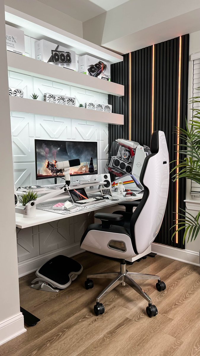 brittnaynay3's tweet image. What do you think of my new setup? 🤩🤩 the full setup build video is down below ⬇️ go watch it 🥰
youtu.be/4VWddVt3Vrg?si…
It’s everything I could of asked for and more! Modern futuristic yet still feels cozy! A huge thank you to @AMDGaming @ergonofis @Thermaltake_na for making…