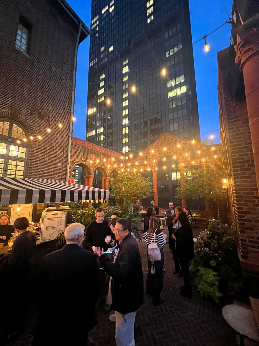 HafsaWarraich's tweet photo. Represented @FitXTech at NYC Tech week! Got overwhelmingly positive response! 🙏🏽  Coming back more energetic than ever! 💪🏽 Building @fdotinc https://t.co/ttrewGaiSO